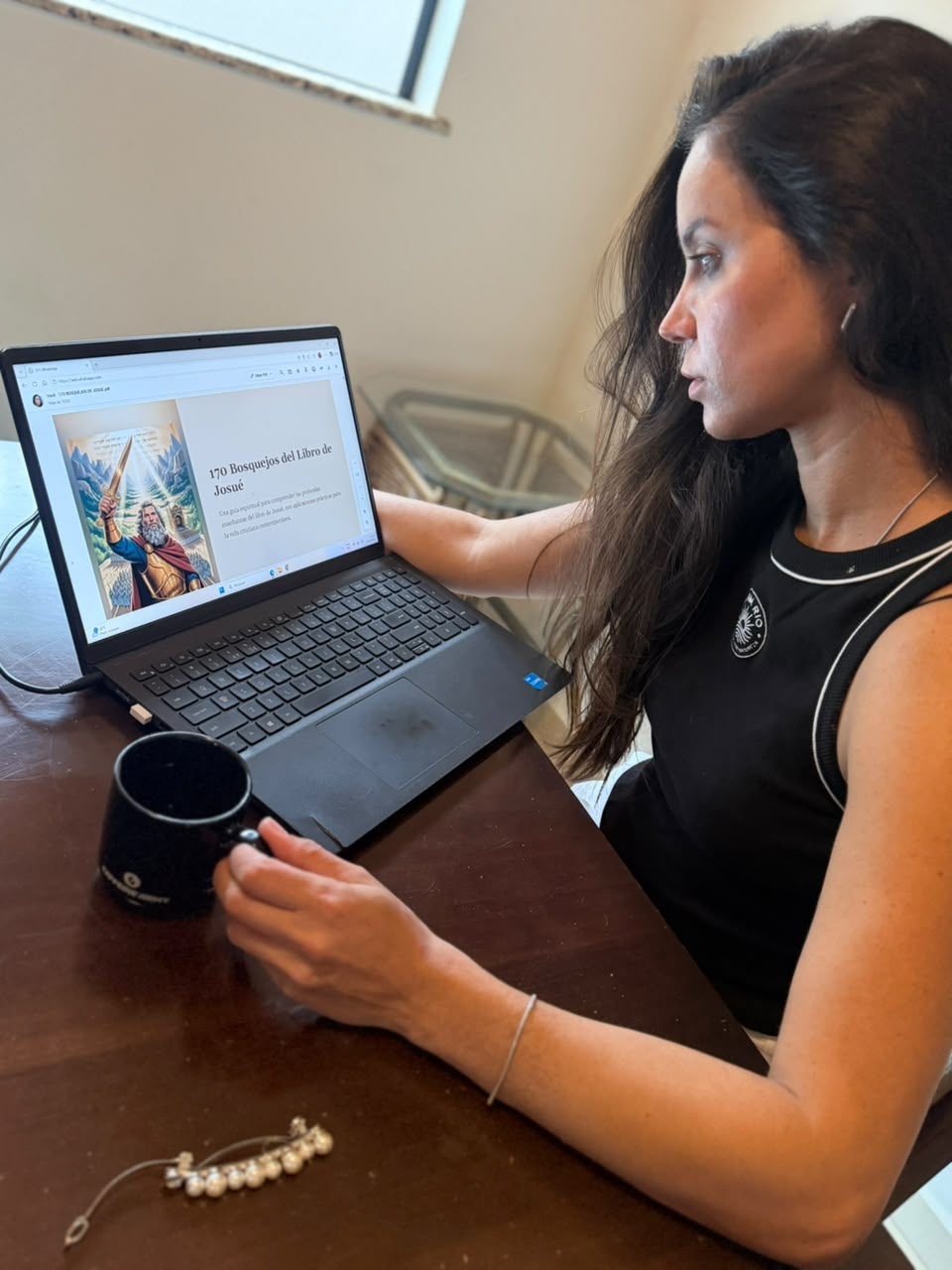 Carolina Aparecida Colnaghi estudiando con CÓDIGO DIVINO